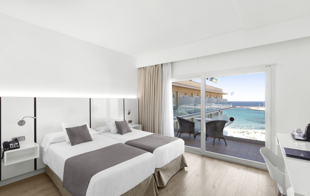 Doppelzimmer mit zwei Einzelbetten im Hotel El Cid auf Mallorca