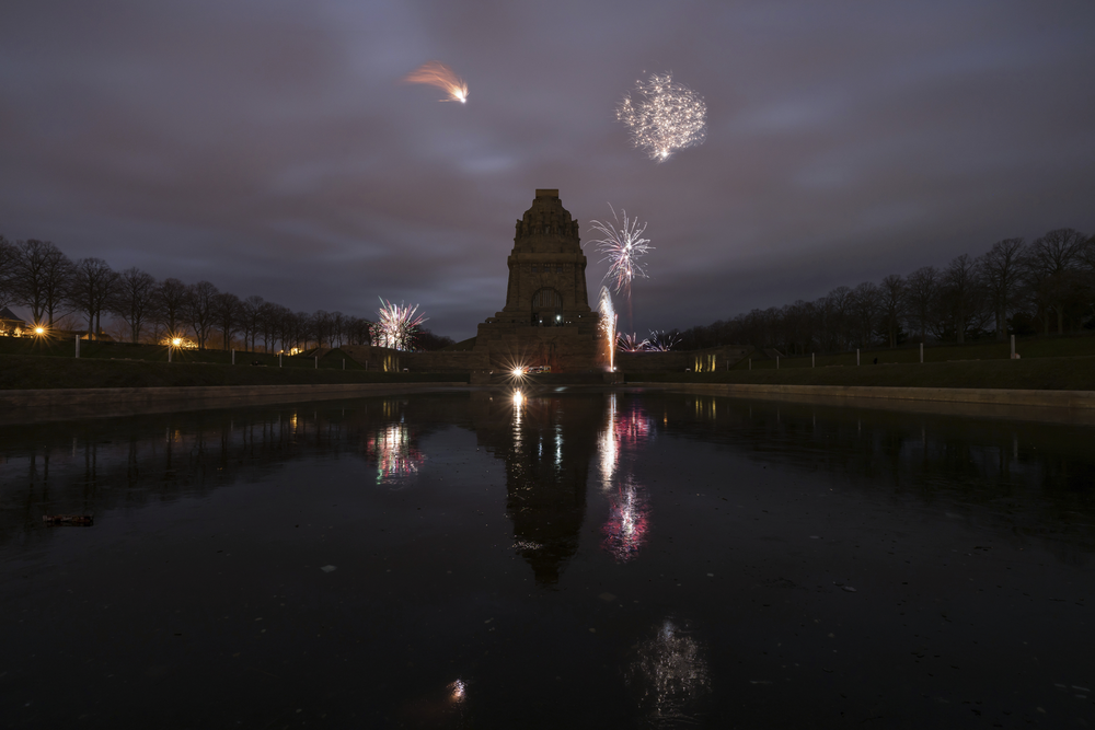 Feuerwerke über dem Denkmal für die Schlacht der Nationen am Silvester